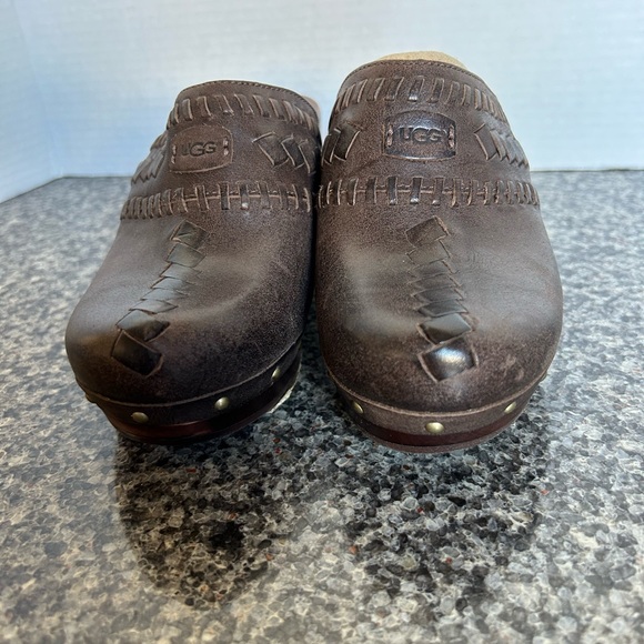 New women’s UGG clogs - Picture 4 of 7